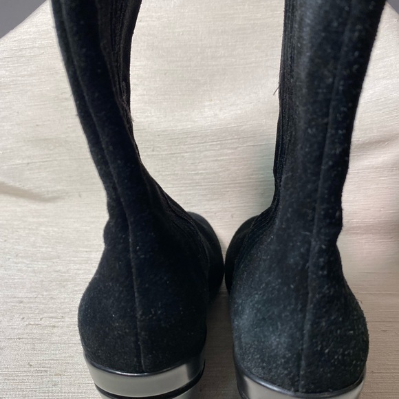 6M Cole Haan Black Suede Short Calf Boot/Bootie - Picture 3 of 4